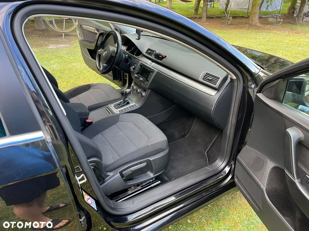 Volkswagen Passat 2.0 TDI DSG BlueMotion Technology Comfortline - 16