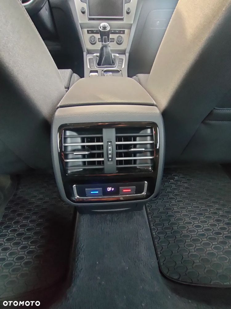 Volkswagen Passat - 14