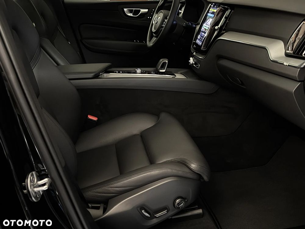 Volvo XC 60 B4 D AWD Ultimate Dark - 23
