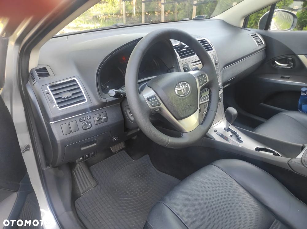 Toyota Avensis 2.0 Premium EU5 MS - 11