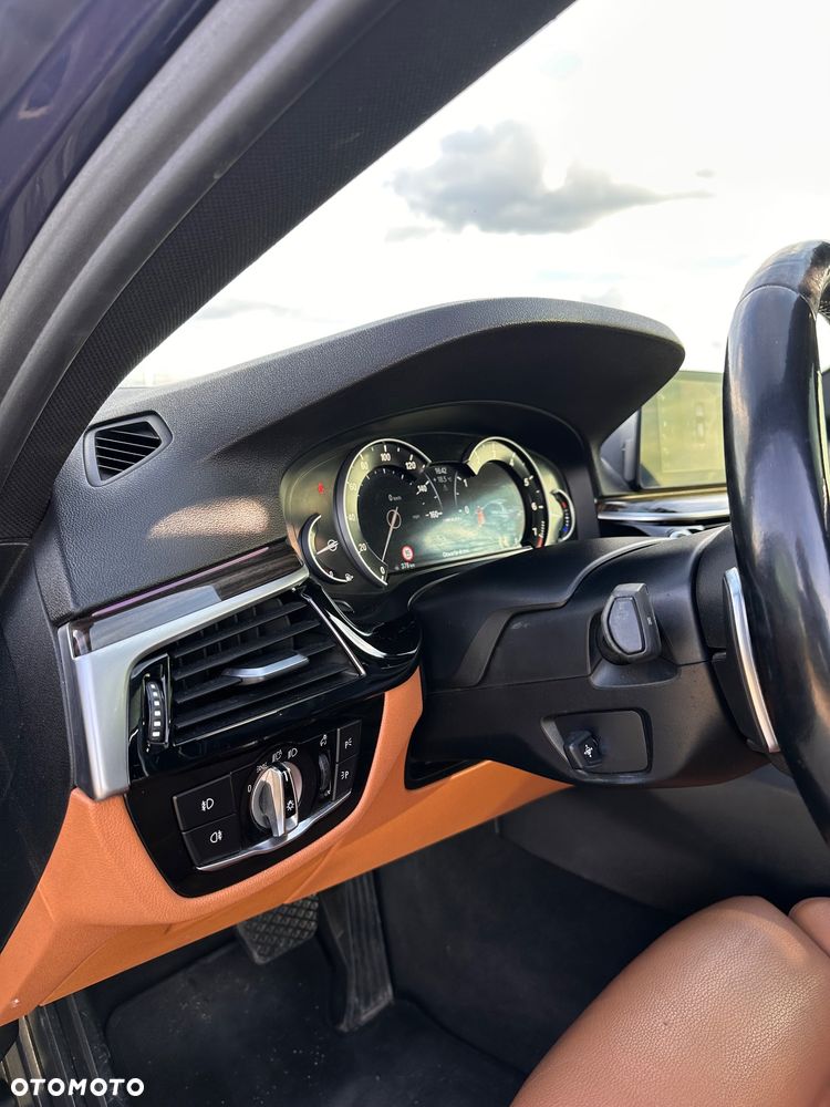BMW Seria 5 540i xDrive - 7