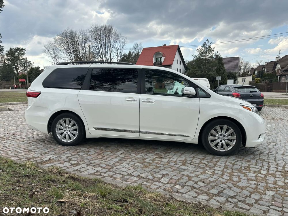 Toyota Sienna 3.5 XLE AWD - 4