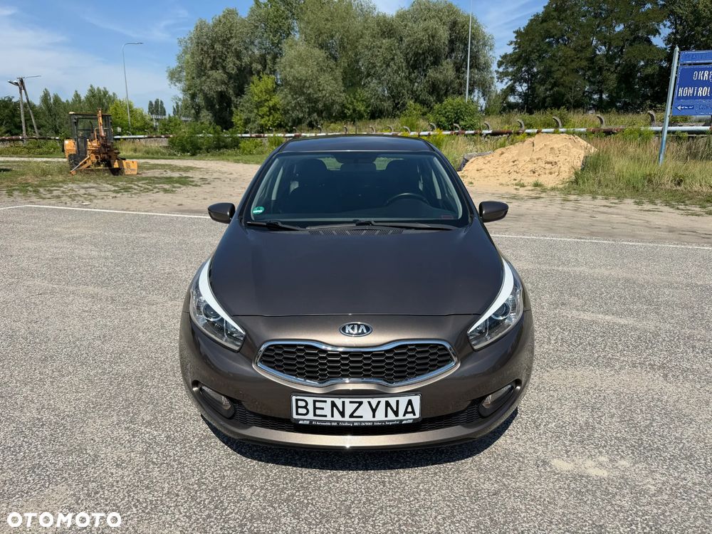 Kia Ceed 1.4 CVVT Dream Team Edition - 9