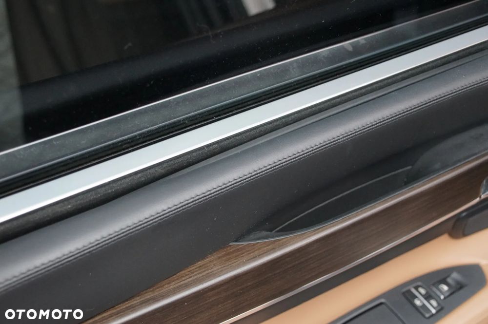 Pojazd na części BMW F01 750i Long xDrive, rocznik 2011 BLACK SAPPHIRE METALLIC (475) XCL.LEDER NAPPA ERW./D5 SATB HELL (NAD5) silnik N63B44O0 skrzynia GA6HP-26Z drzwi klapa szyba fotele long amortyzator - 12