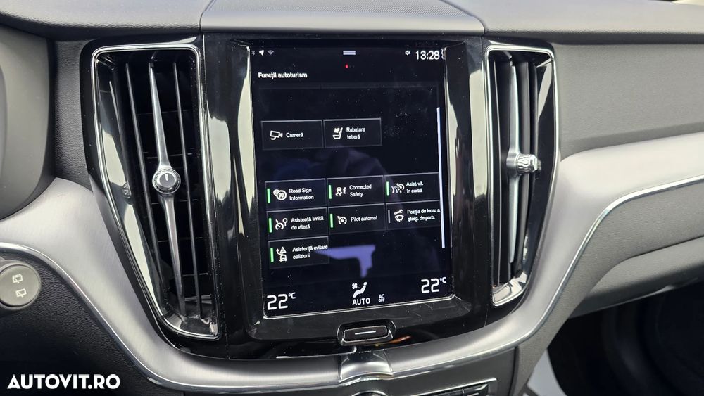 Volvo XC 60 B4 MHEV AT8 FWD Momentum Pro - 23