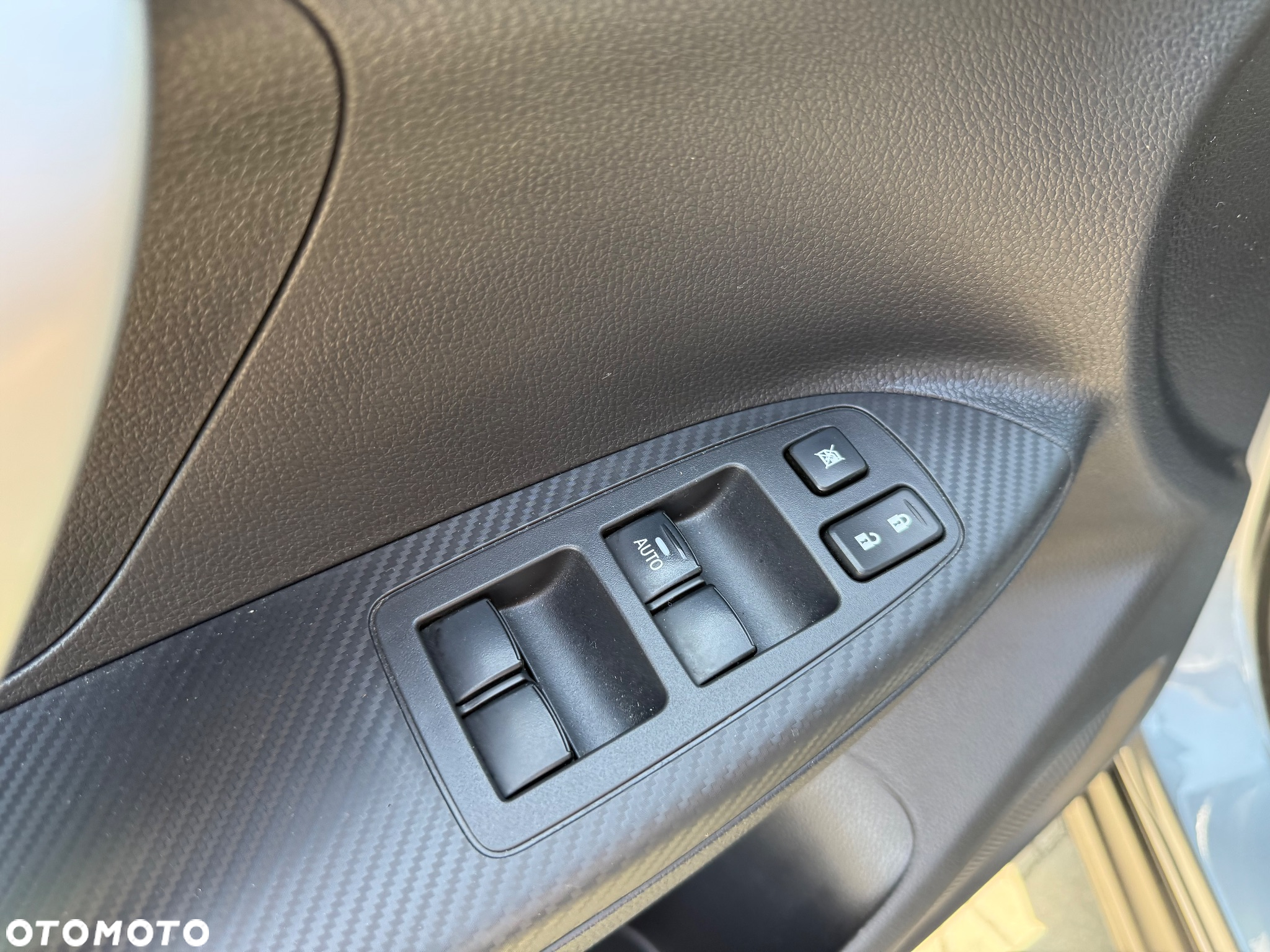 Mitsubishi Eclipse Cross Plug-In Hybrid 4WD Basis - 16