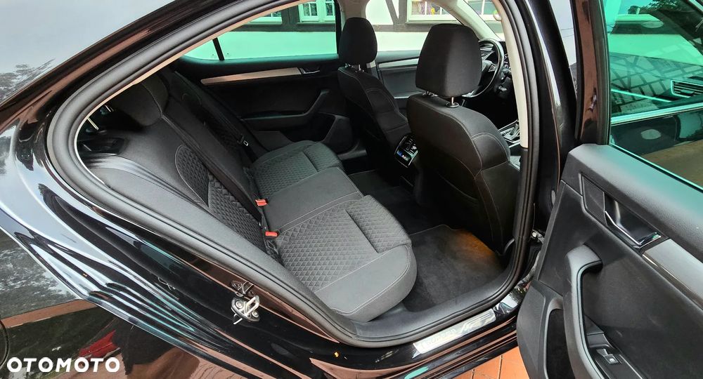 Skoda Superb 2.0 TDI Active DSG - 23