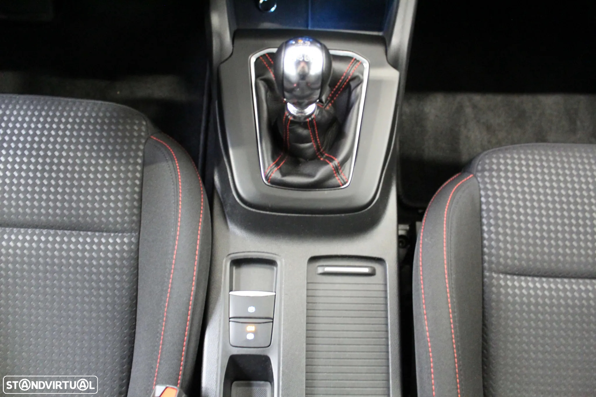 Ford Focus 1.0 EcoBoost MHEV ST-Line - 12