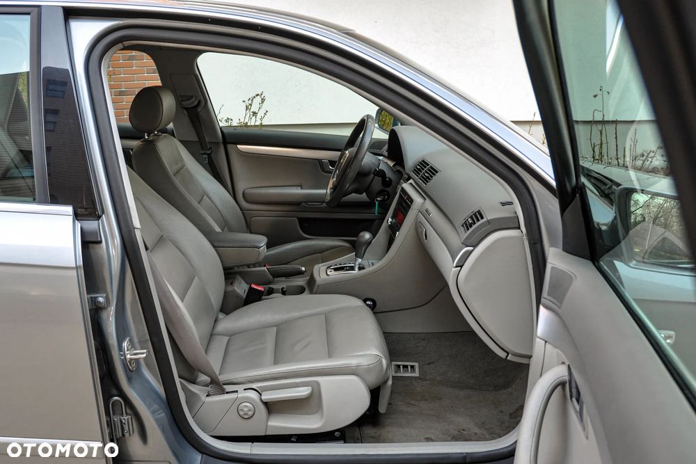 Audi A4 Limousine - 11