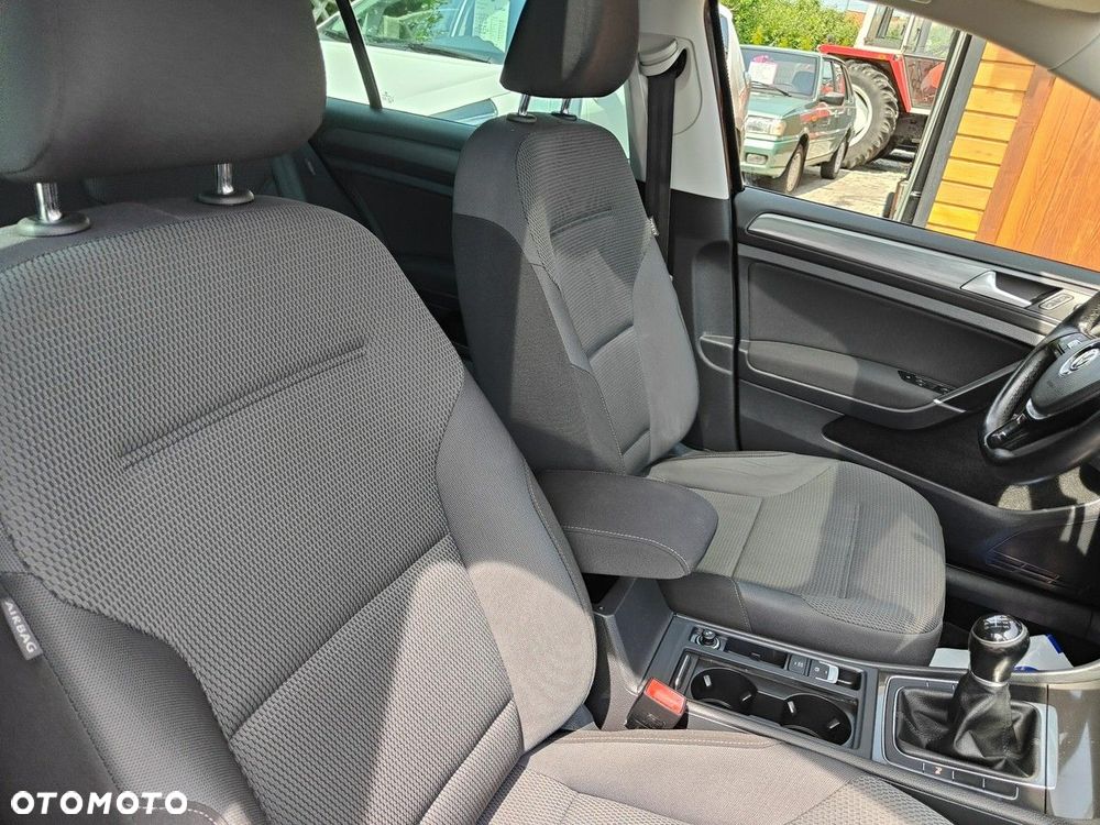 Volkswagen Golf - 23