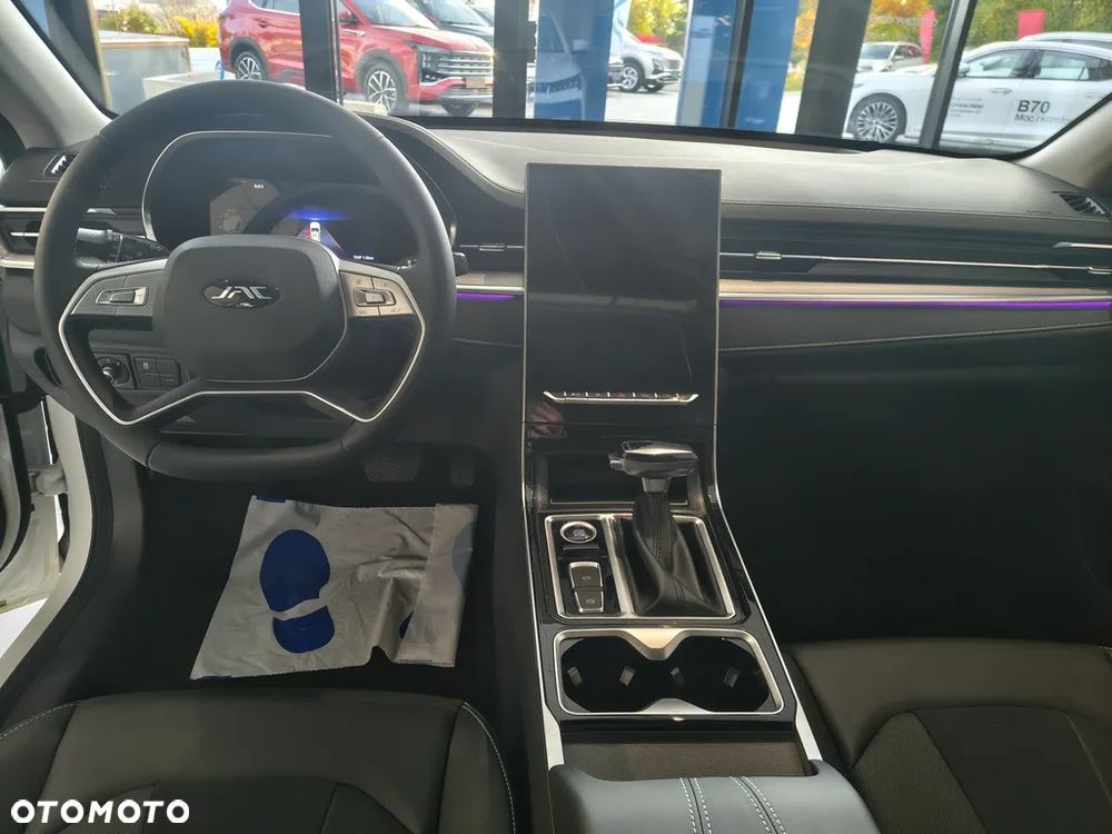 JAC J7 Plus CVT - 10