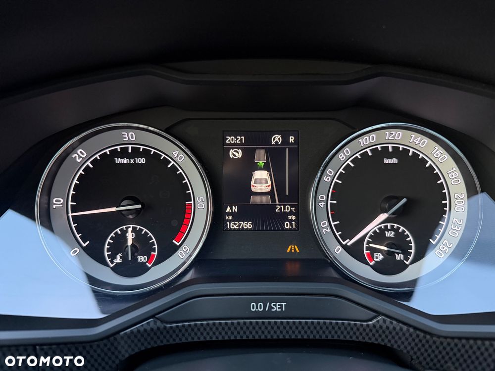 Skoda Superb 2.0 TDI Sportline DSG - 39