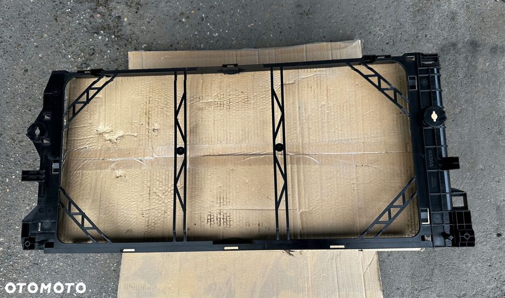volvo c40 xc40 polestar ev400 ramka chłodnicy 32339604 - 1