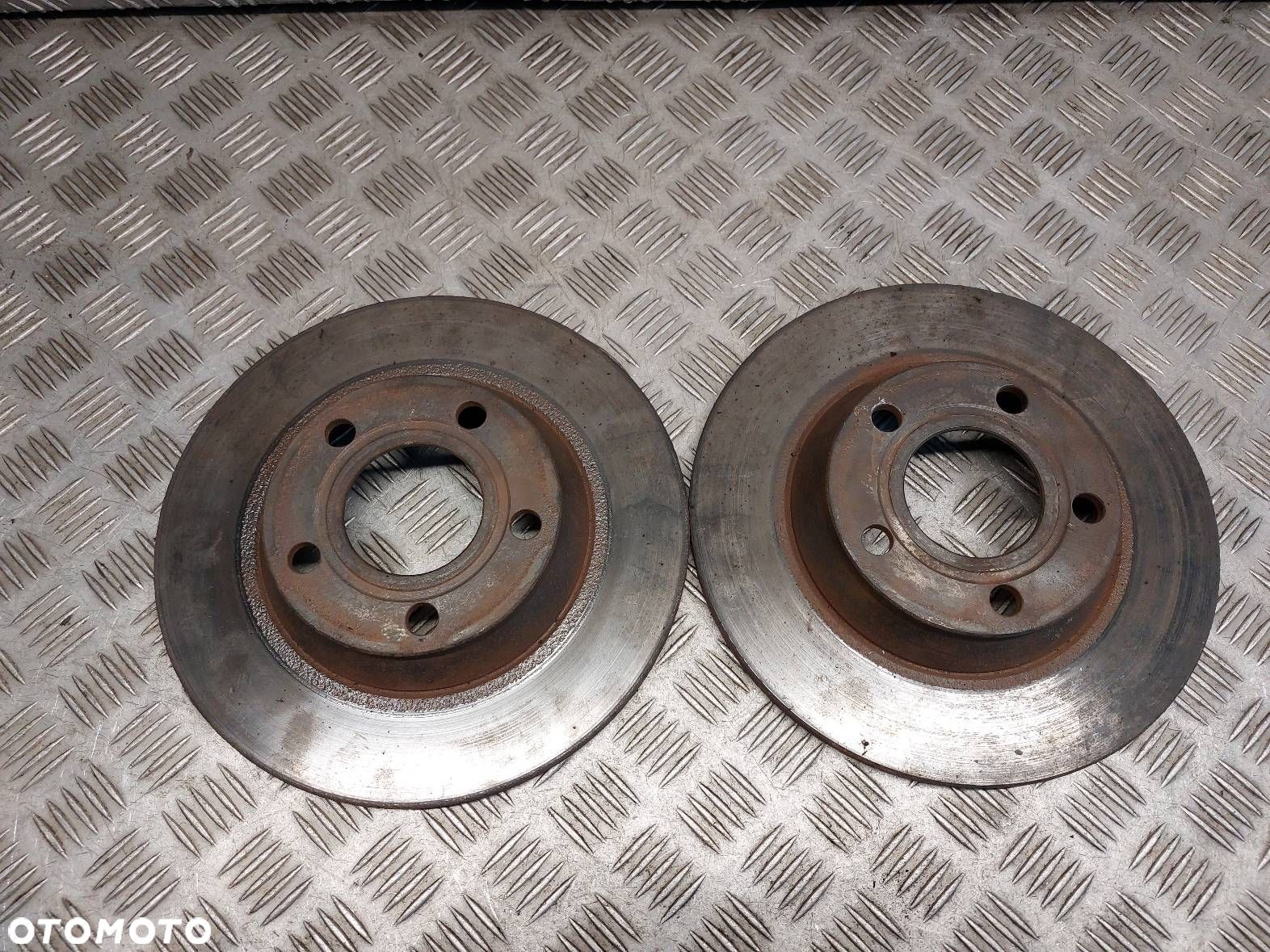 TARCZE HAMULCOWE PRZÓD AUDI A4 B5 1.6 8V - 1