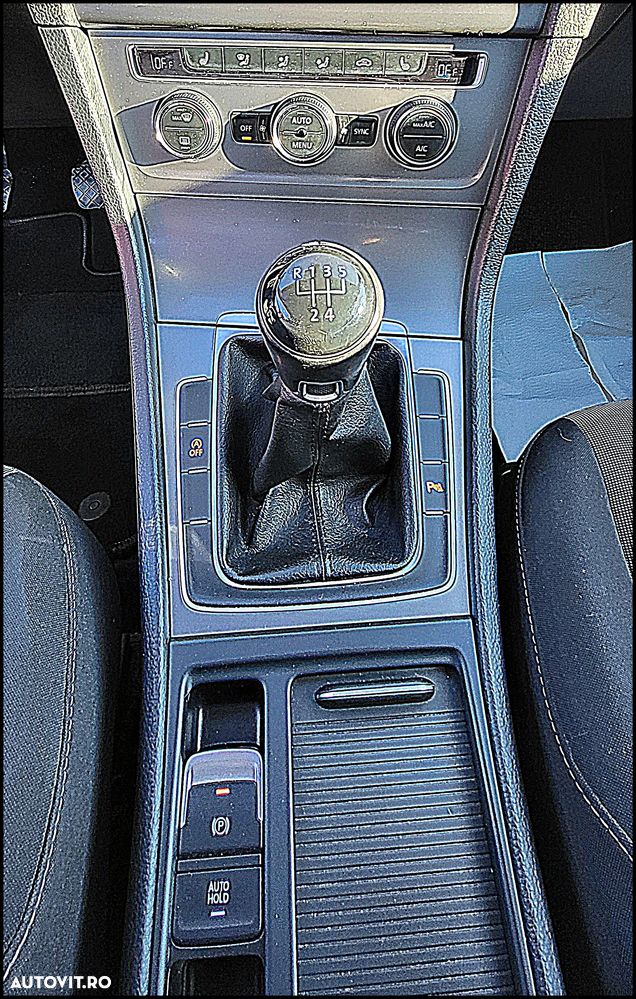 Volkswagen Golf 1.6 TDI BlueMotion Technology Comfortline - 23