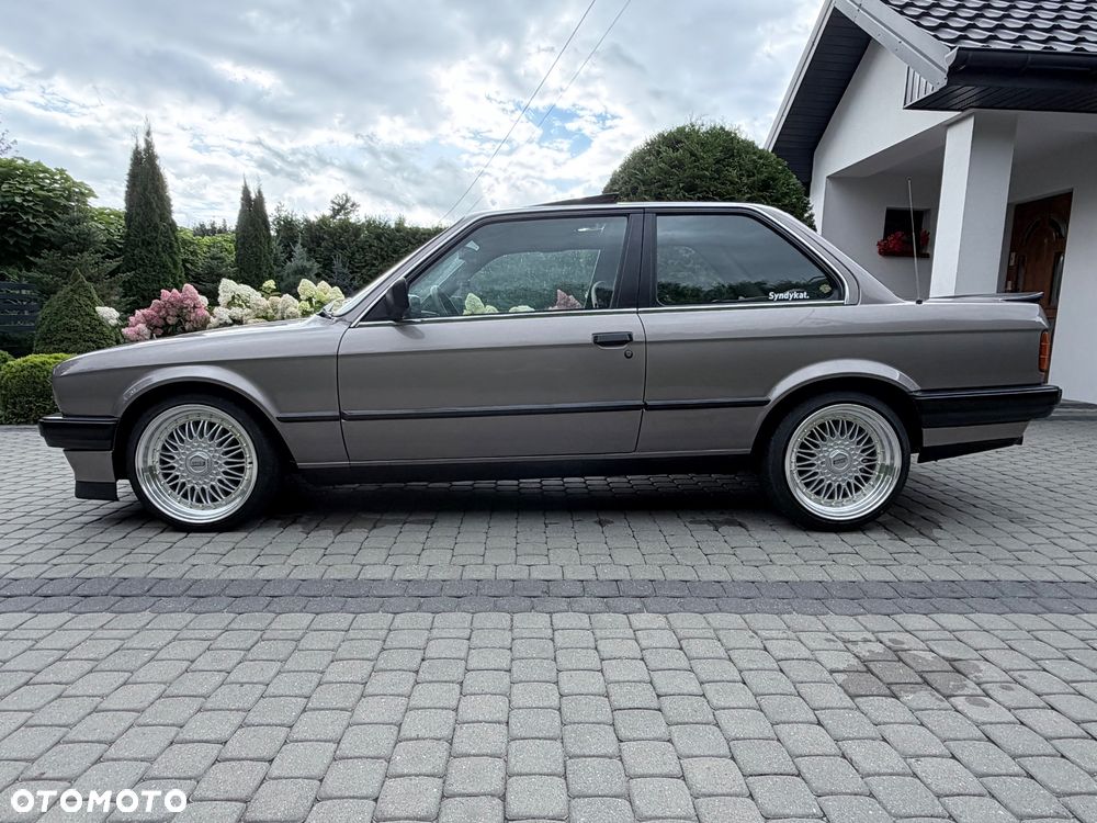 BMW Seria 3 318i - 5