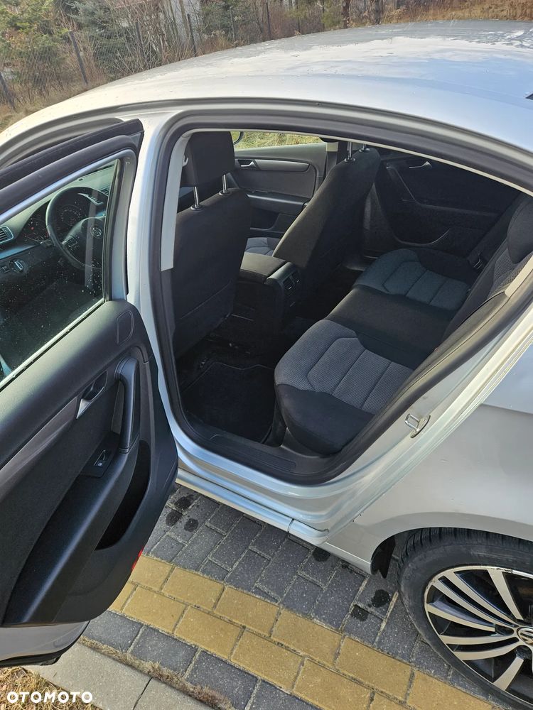 Volkswagen Passat 2.0 TDI Comfortline - 14