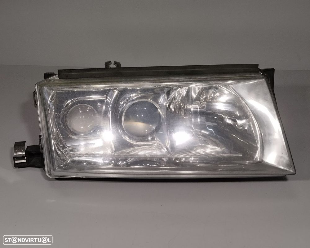 FAROL DIREITO SKODA OCTAVIA I 2001 - 2