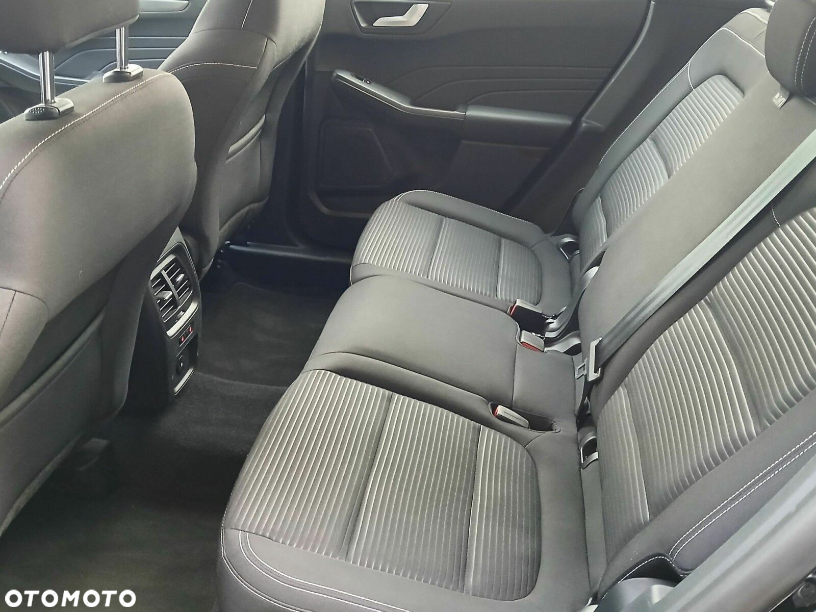 Ford Kuga 1.5 EcoBoost FWD Titanium - 14