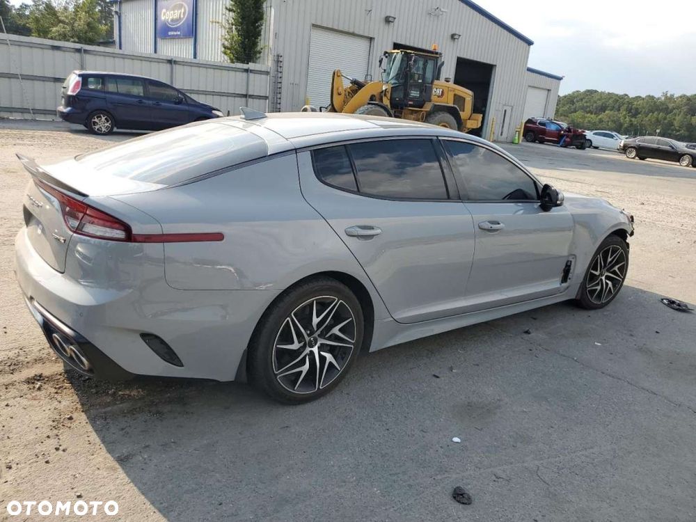 Kia Stinger - 4