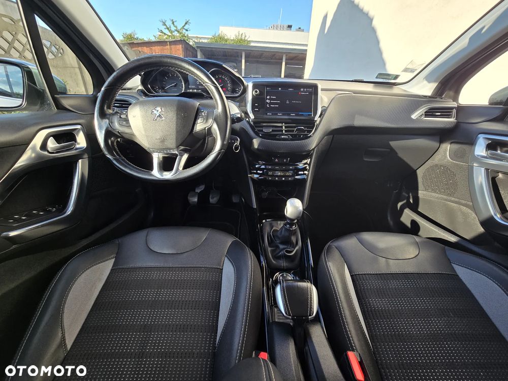 Peugeot 2008 1.2 PureTech Allure S&S - 10