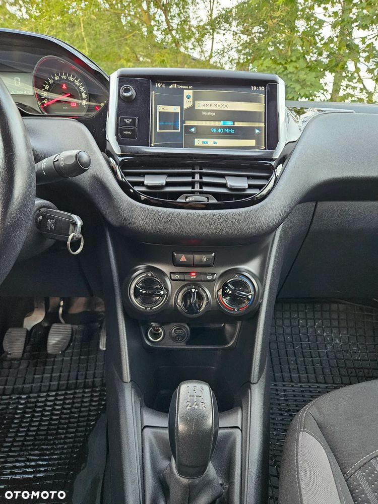 Peugeot 208 - 10