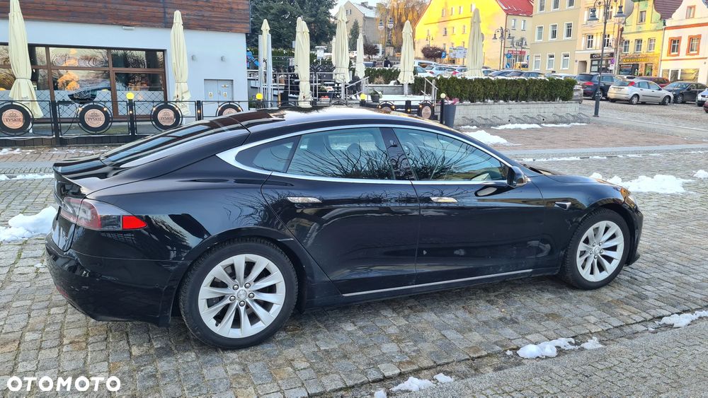 Tesla Model S - 12