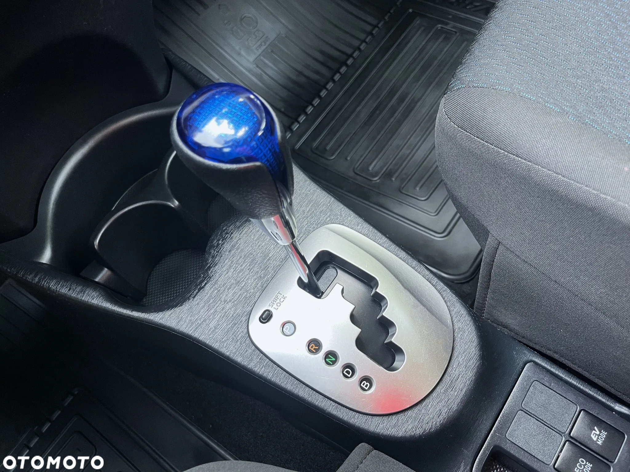 Toyota Yaris Hybrid 100 Premium - 11