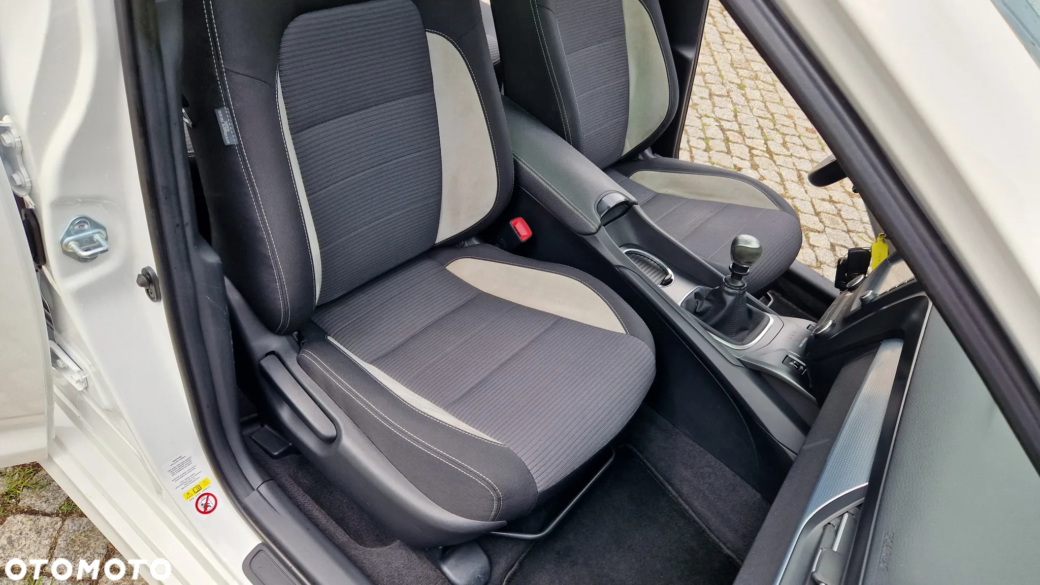Toyota Avensis 2.0 D-4D Premium - 26