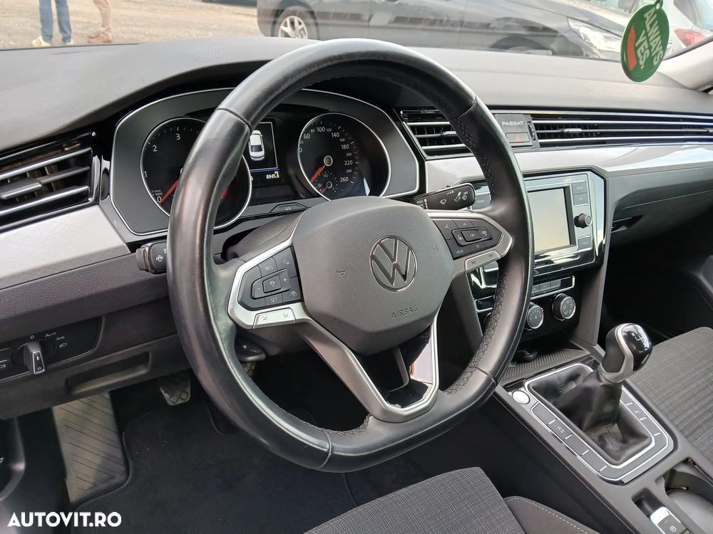 Volkswagen Passat 2.0 TDI Comfortline - 11