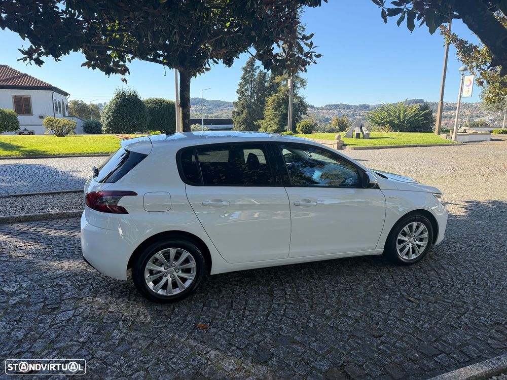 Peugeot 308 - 8