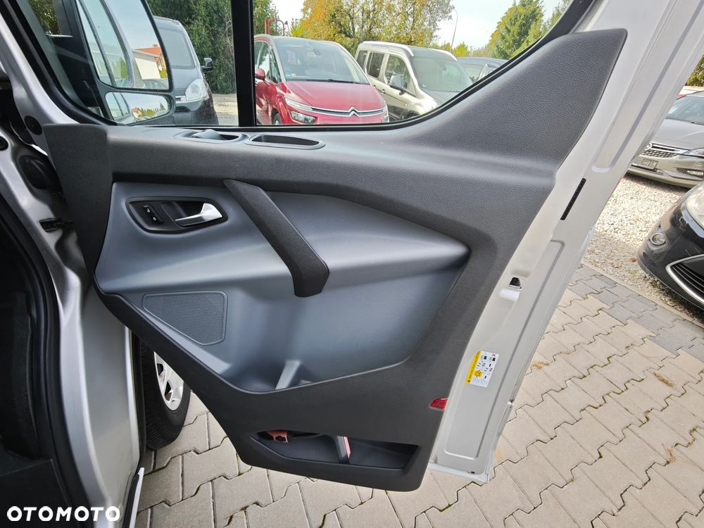 Ford Tourneo Custom - 27
