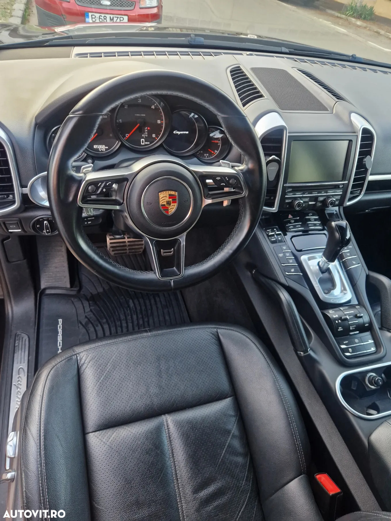 Porsche Cayenne 3.0 L - 12