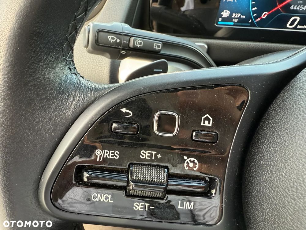 Mercedes-Benz GLB 200 7G-DCT - 21