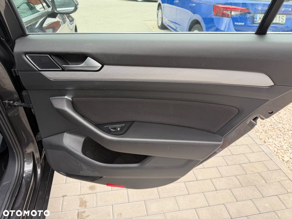 Volkswagen Passat 1.5 TSI EVO Business DSG - 24