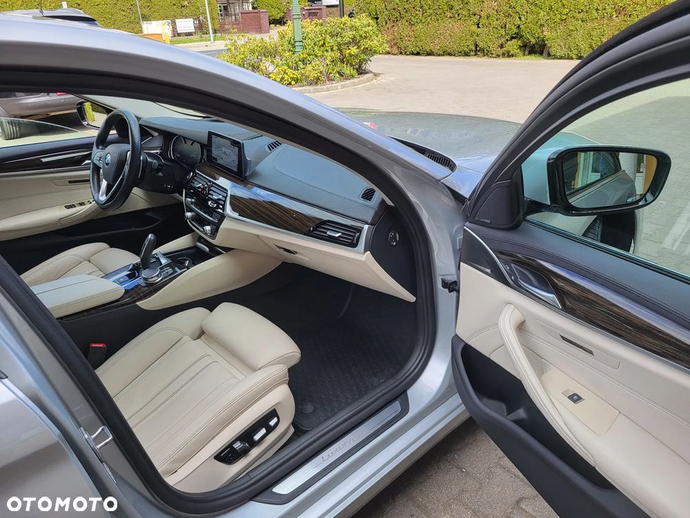 BMW Seria 5 540i xDrive Luxury Line - 25