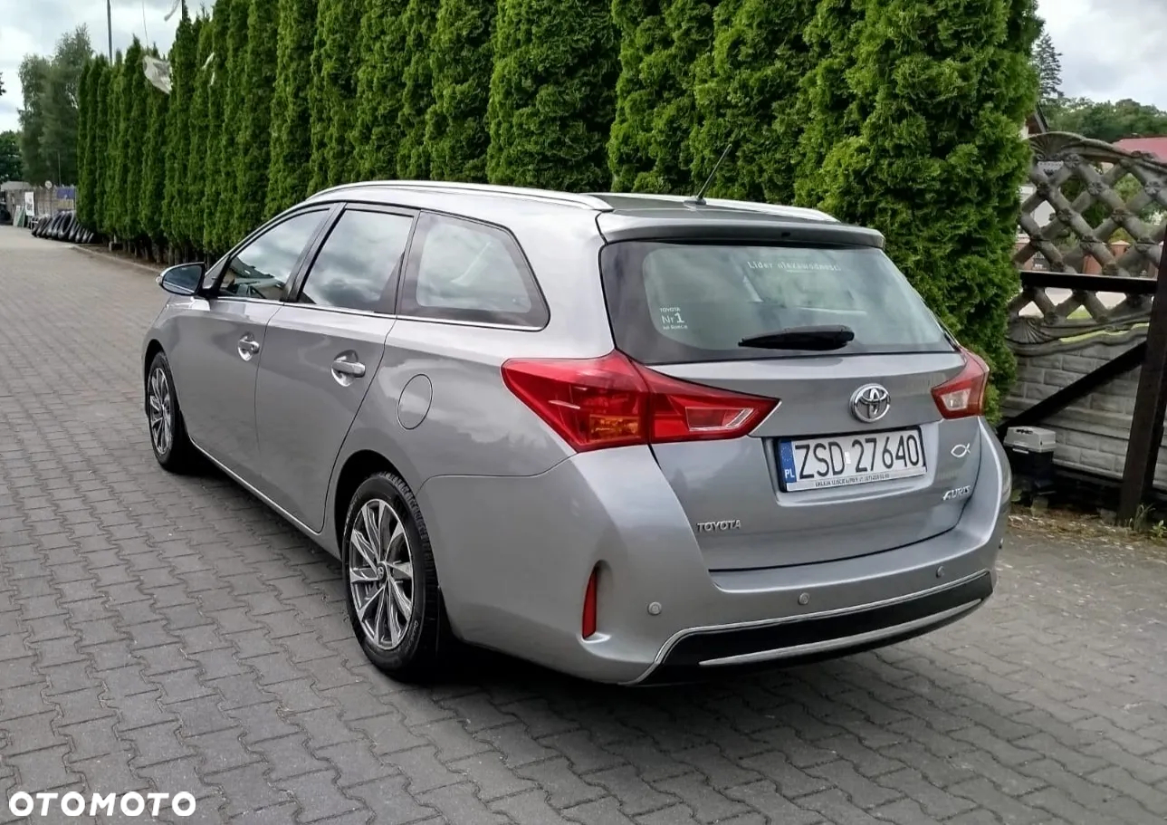 Toyota Auris 1.33 VVT-i Premium Comfort - 2