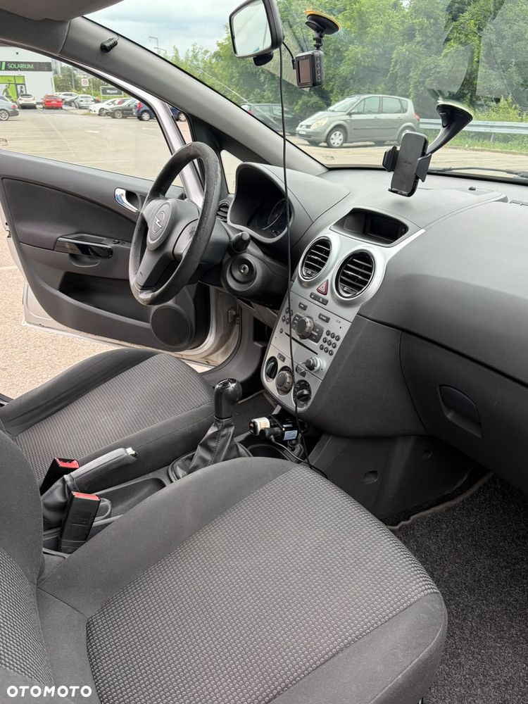 Opel Corsa 1.2 16V Essentia - 8
