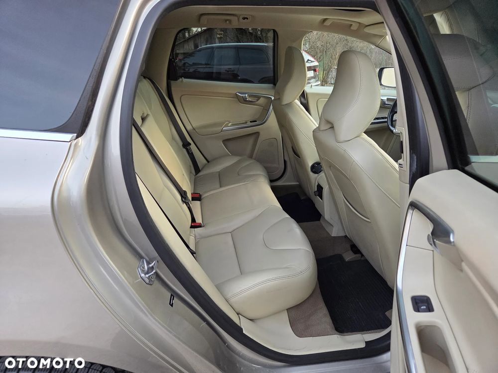 Volvo XC 60 T6 AWD Momentum - 11