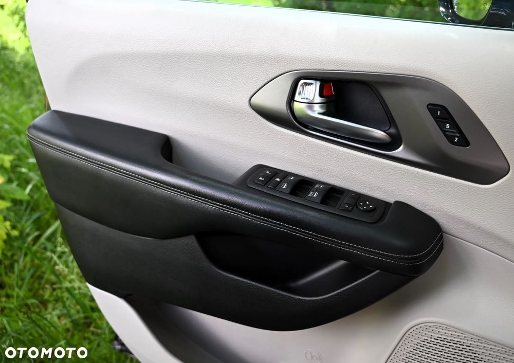 Chrysler Pacifica - 19