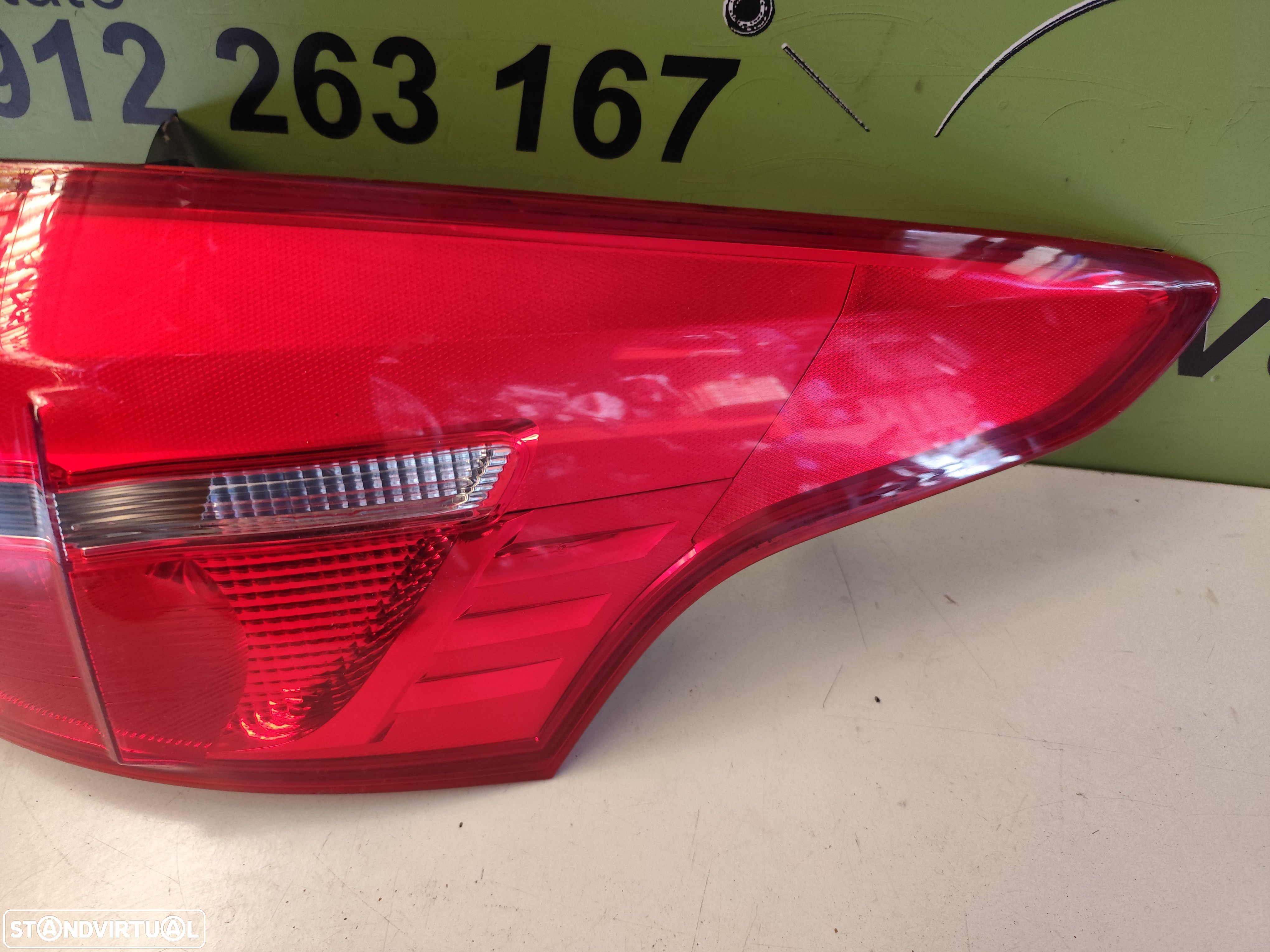 FORD FOCUS III CARRINHA FAROLIM DIREITO - FT452 - 4