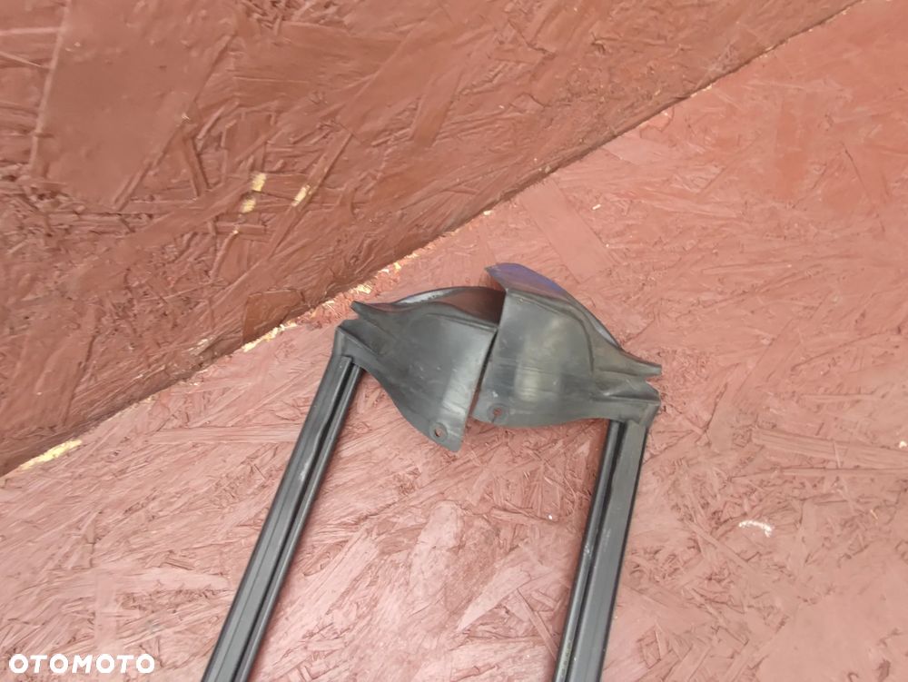 BMW E46 COUPE ORYGINALNA USZCZELKA DRZWI GÓRNA SZYBY WEWNĘTRZNA LEWA / PRAWA W DOBRYM STANIE O NR. 51 32 8 194 731 / 51 32 8 194 732 OEM - 7