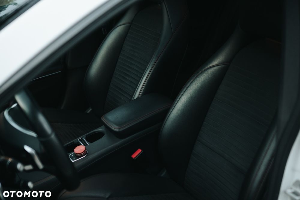 Mercedes-Benz CLA 200 7G-DCT AMG Line - 18