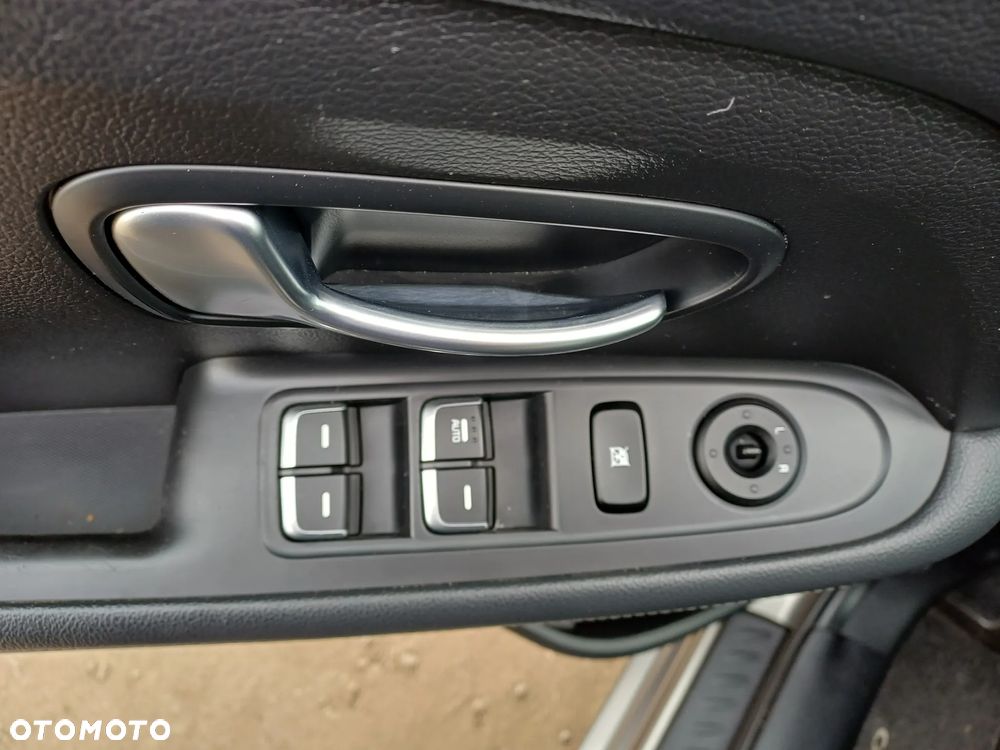 Kia Carens 1.7 CRDi 115 Dream Team Edition - 15