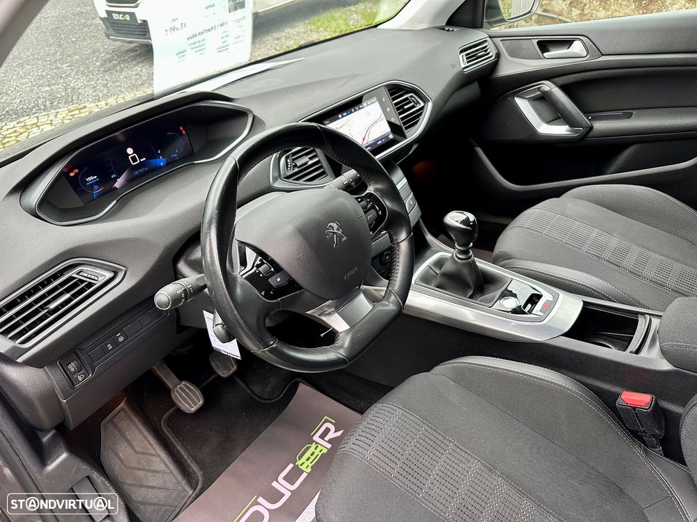 Peugeot 308 1.2 PureTech Allure - 17