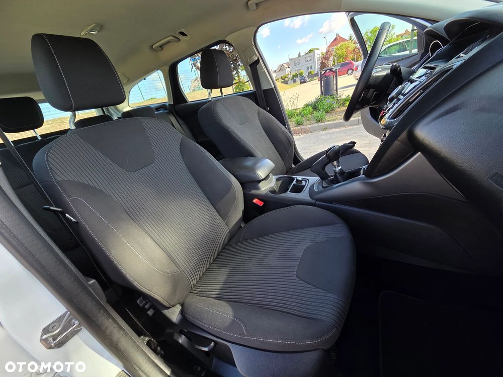 Ford Focus 1.6 TDCi DPF SYNC Edition - 39