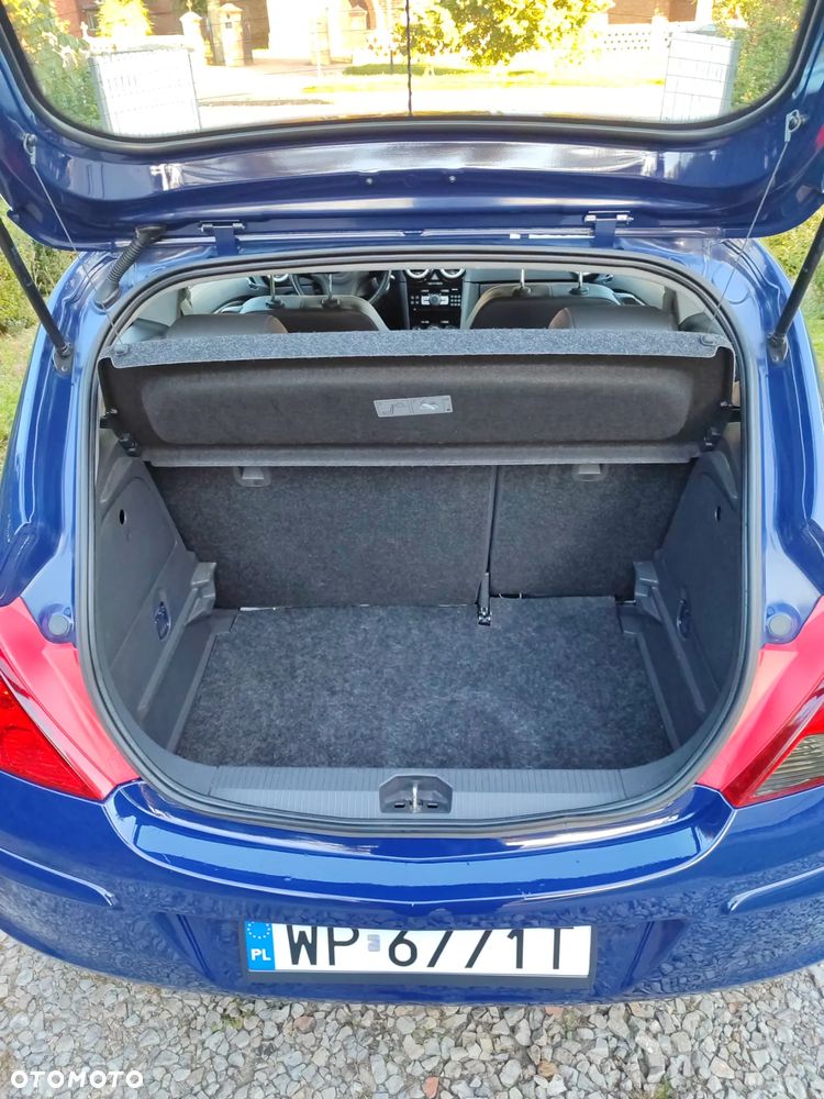 Opel Corsa 1.2 16V Cosmo - 11