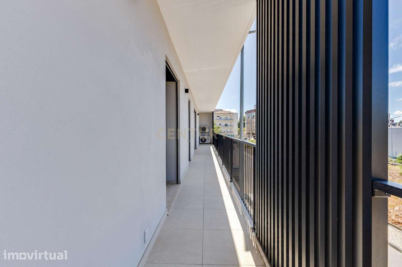 Fantástico Apartamento T2 Totalmente Mobiliado no Empreendimento Villa - Grande imagem: 3/24