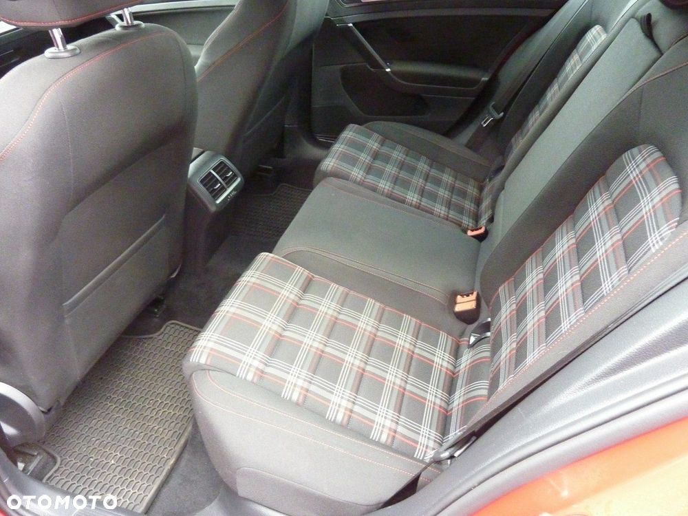 Volkswagen Golf - 15