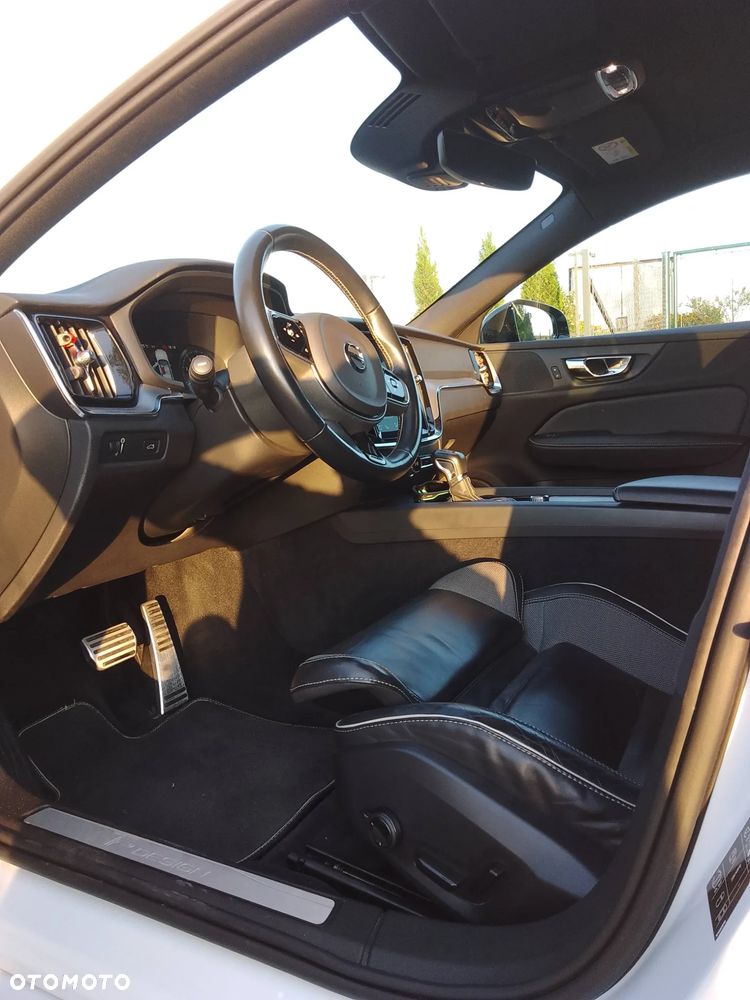 Volvo V60 T4 R-Design - 19